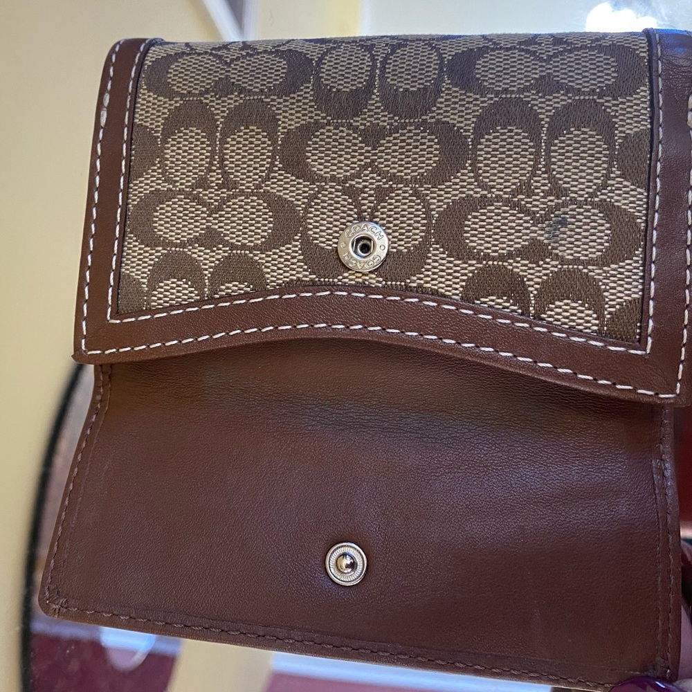 3x4in bifold Coach wallet - Picture 6 of 10